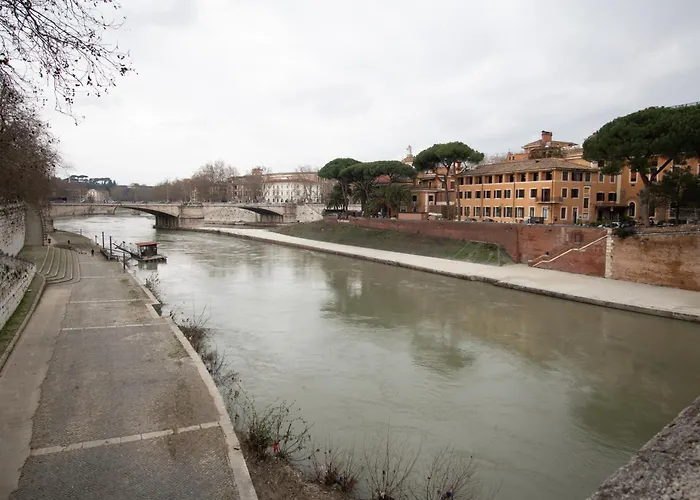 Trastevere Four Seasons Tiber View *