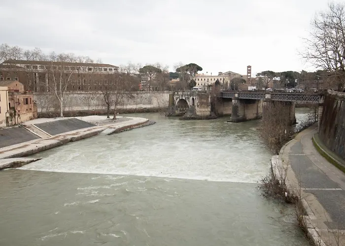 Trastevere Four Seasons Tiber View * Rome